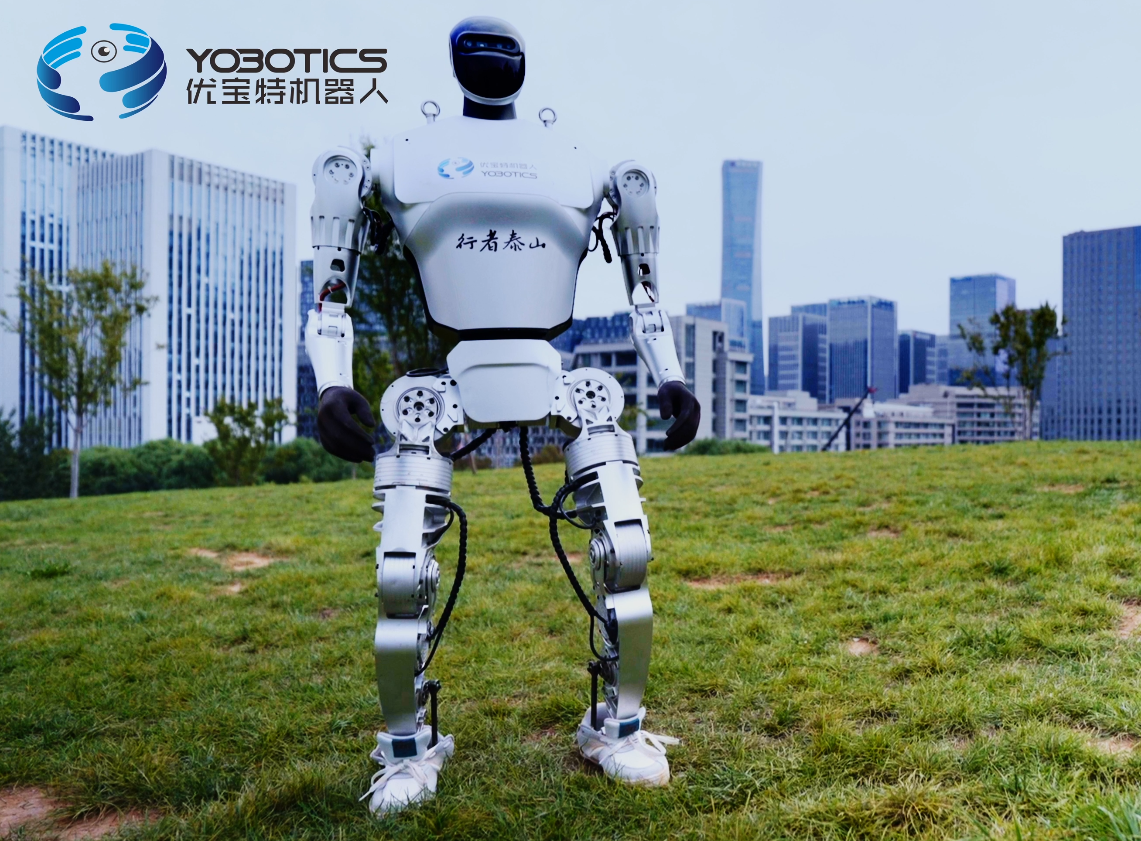 優(yōu)寶特人形機(jī)器人“行者泰山”2025世界人形機(jī)器人運(yùn)動(dòng)會(huì)4X100米接力賽第三名